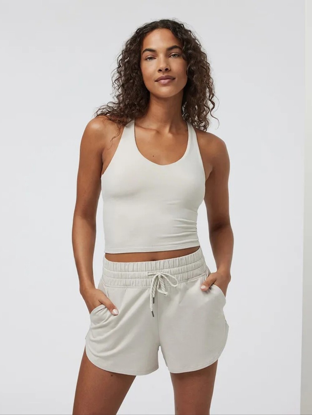Vuori Halo Performance Shorts DreamKnit Tan Beige Women’s Small - Like New - Picture 2 of 11